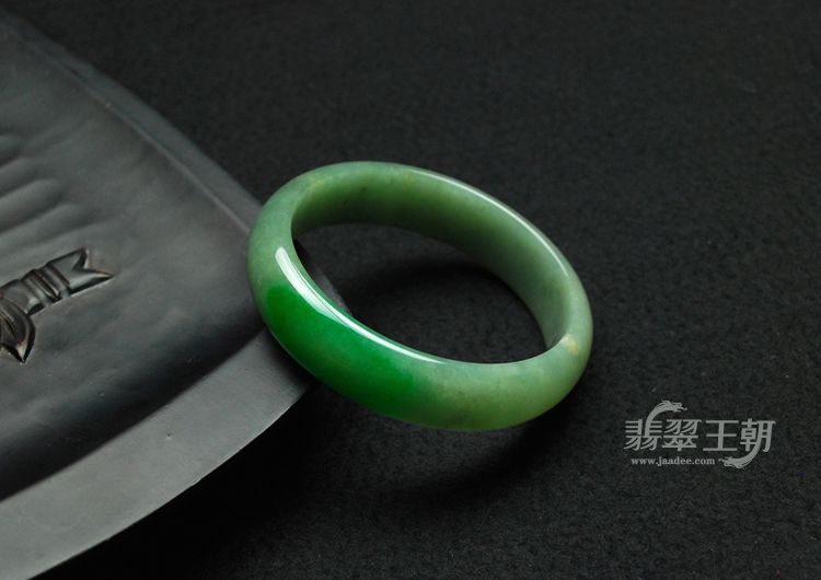 细糯种飘翠缅甸翡翠手镯（55.3）