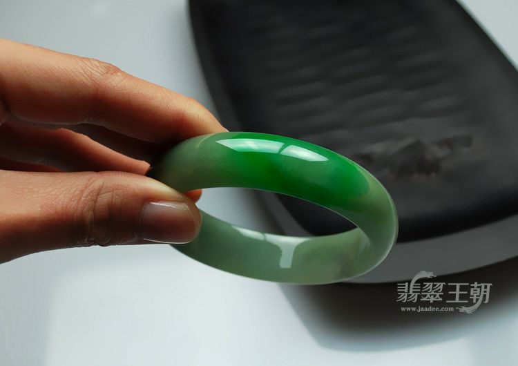 细糯种飘翠缅甸翡翠手镯（55.3）