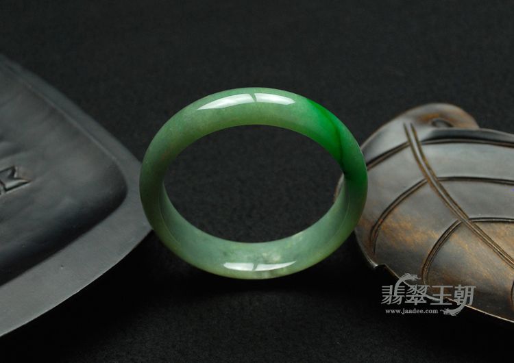 细糯种飘翠缅甸翡翠手镯（55.3）