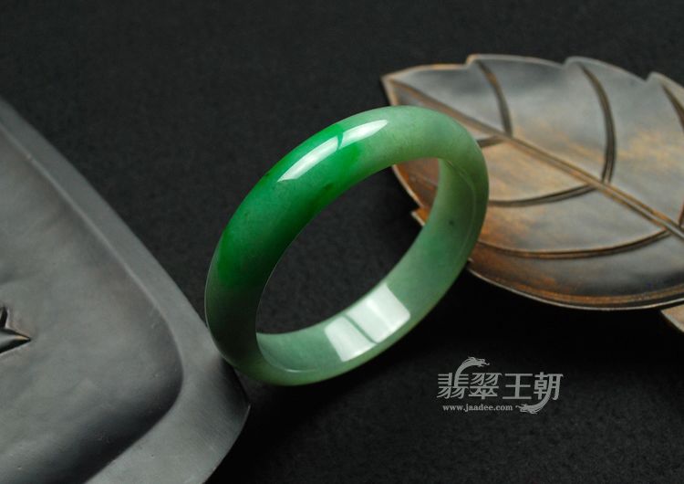 细糯种飘翠缅甸翡翠手镯（56.7）