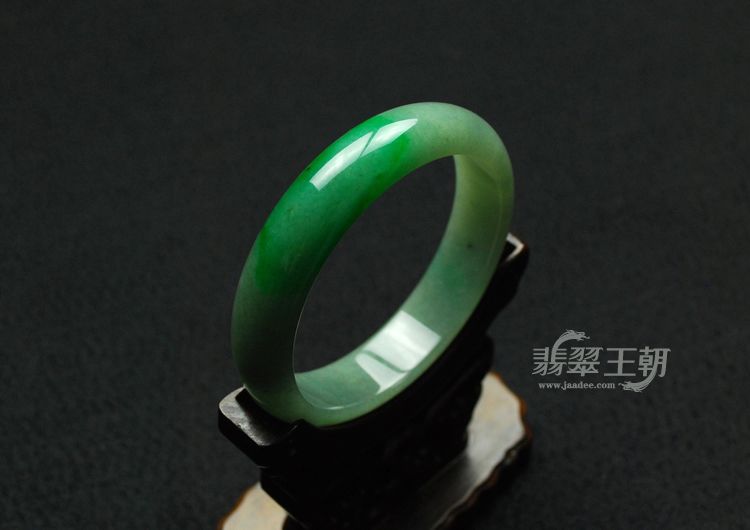 细糯种飘翠缅甸翡翠手镯（56.7）