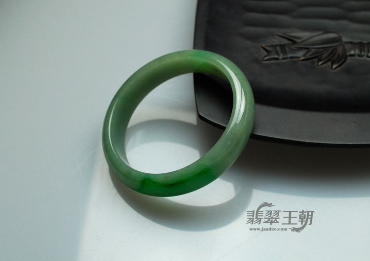 细糯种飘翠缅甸翡翠手镯（56.7）