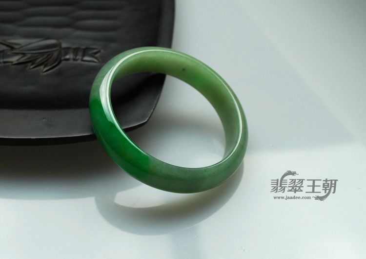 细糯种飘翠缅甸翡翠手镯（56.7）