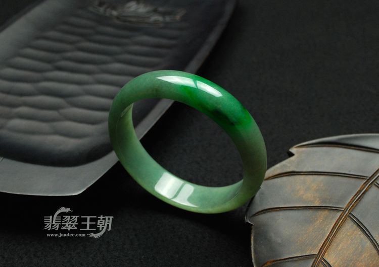 细糯种飘翠缅甸翡翠手镯（57.8）