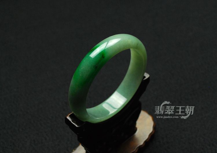 细糯种飘翠缅甸翡翠手镯（57.8）