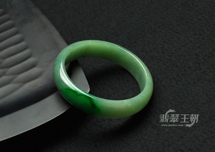 细糯种飘翠缅甸翡翠手镯（57.8）