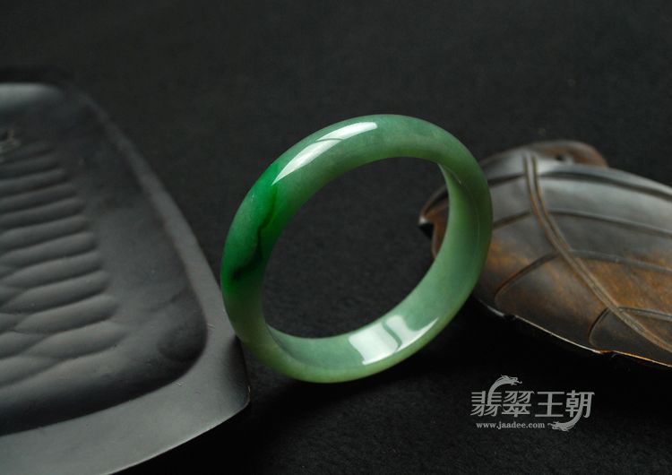 细糯种飘翠缅甸翡翠手镯（57.8）