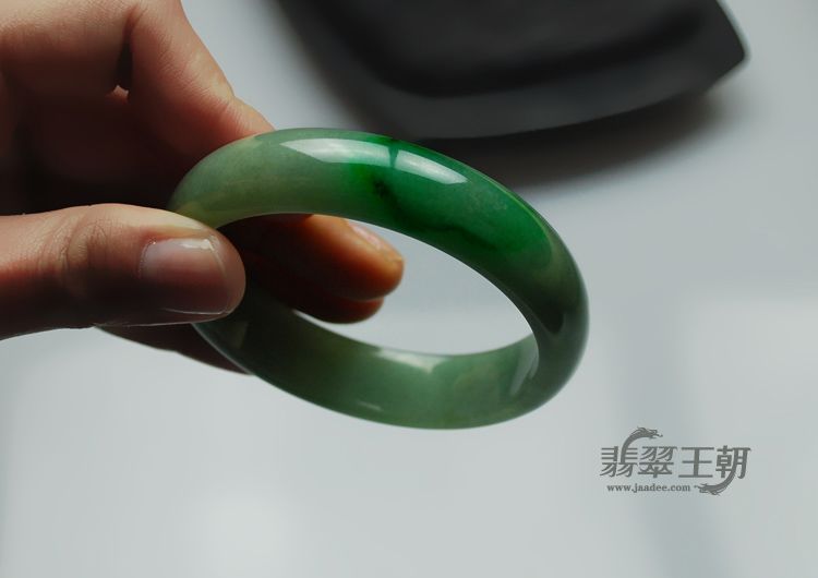 细糯种飘翠缅甸翡翠手镯（57.8）