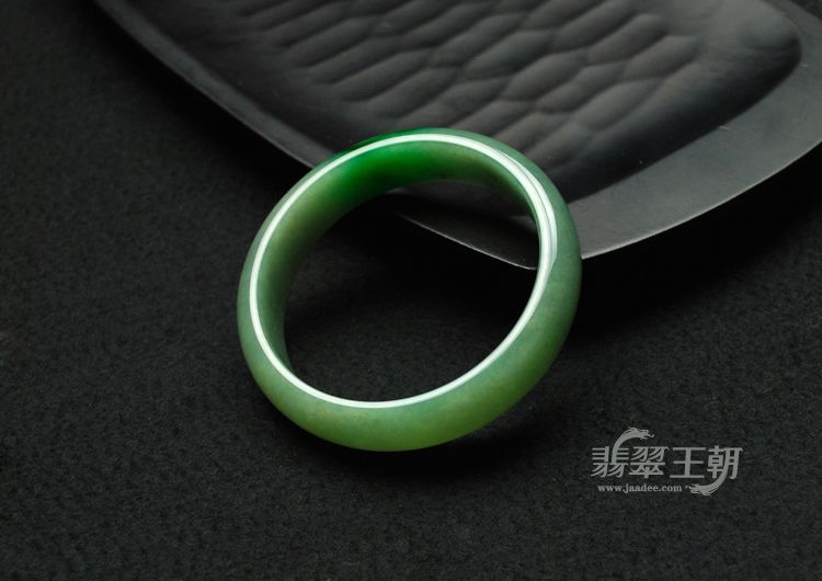细糯种飘翠缅甸翡翠手镯（57.8）