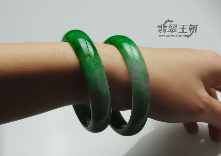 细糯种正阳绿缅甸翡翠手镯（58.9/58.1）
