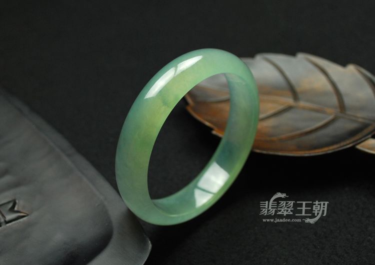 冰玻种晴水缅甸翡翠手镯（58.2）