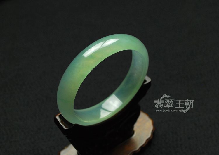 冰玻种晴水缅甸翡翠手镯（58.2）