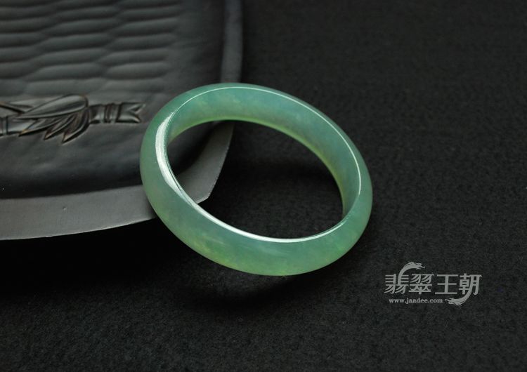 冰玻种晴水缅甸翡翠手镯（58.2）