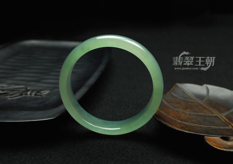 冰玻种晴水缅甸翡翠手镯（58.2）