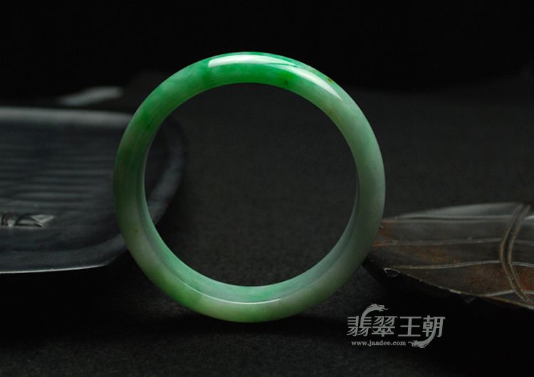 细糯种飘翠缅甸翡翠手镯（54.5）