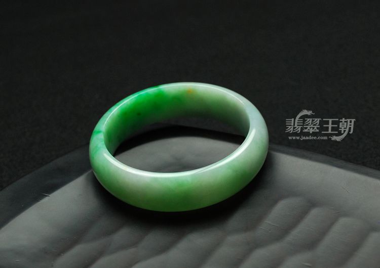 细糯种飘翠缅甸翡翠手镯（54.5）