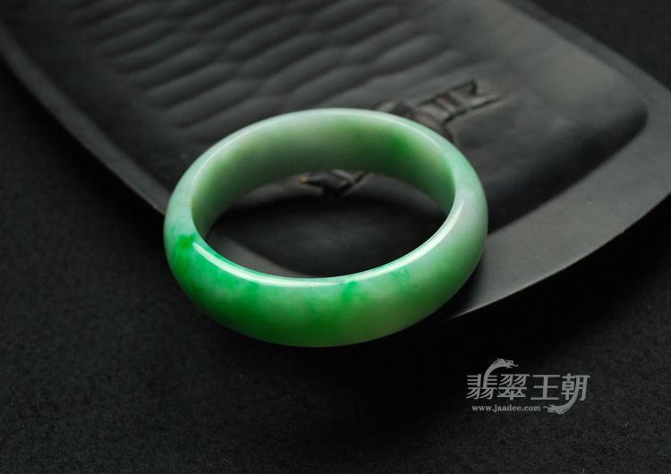 细糯种飘翠缅甸翡翠手镯（54.5）