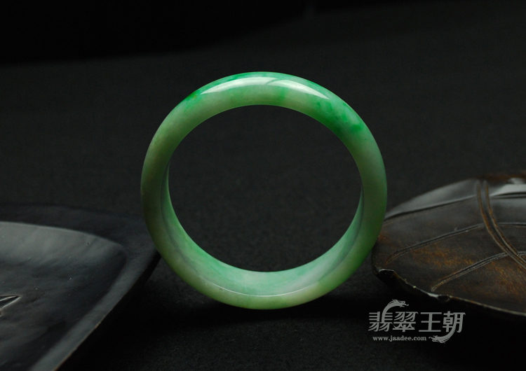 细糯种飘翠缅甸翡翠手镯（54.6）