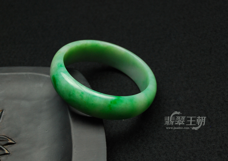 细糯种飘翠缅甸翡翠手镯（54.6）