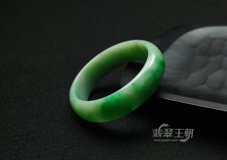 细糯种飘翠缅甸翡翠手镯（54.6）