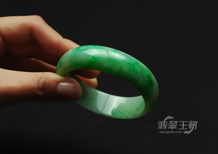 细糯种飘翠缅甸翡翠手镯（54.6）