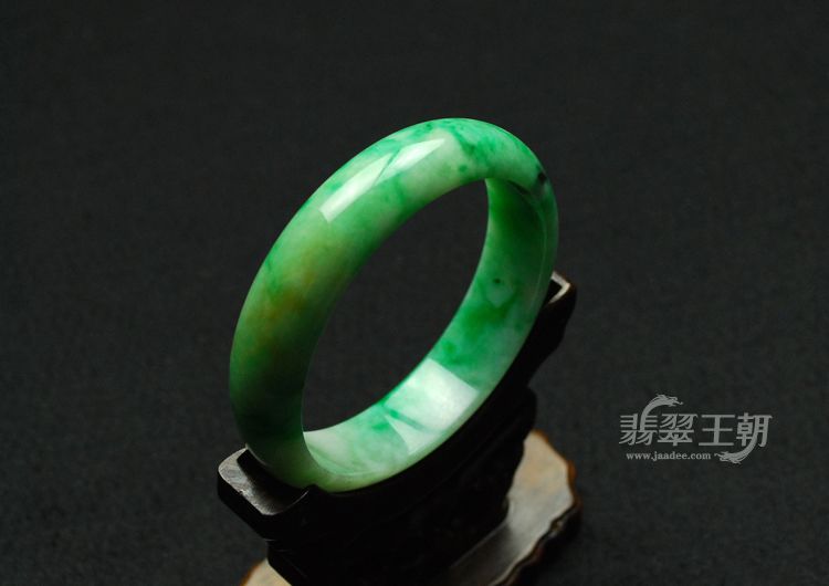 细糯种飘翠缅甸翡翠手镯（56.9）