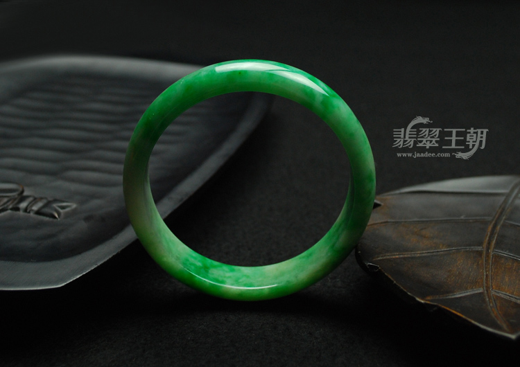 细糯种飘翠缅甸翡翠手镯（56.9）