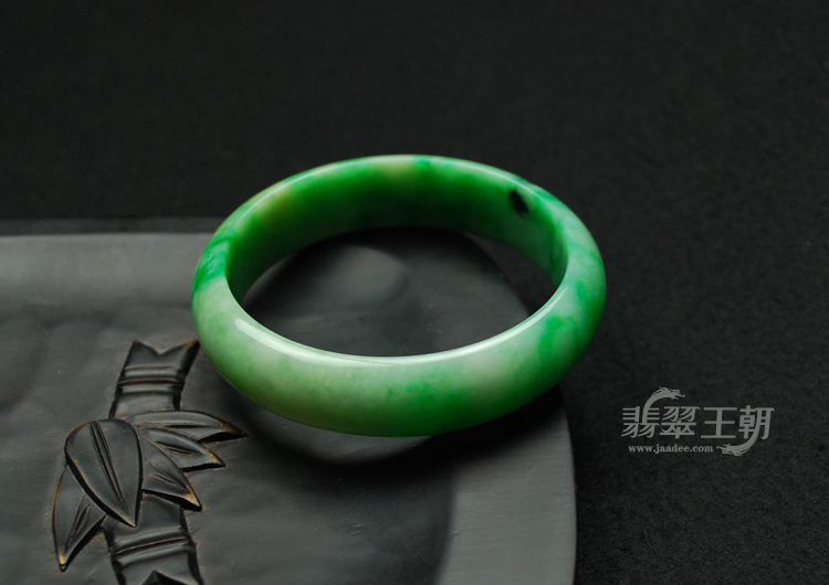 细糯种飘翠缅甸翡翠手镯（56.9）