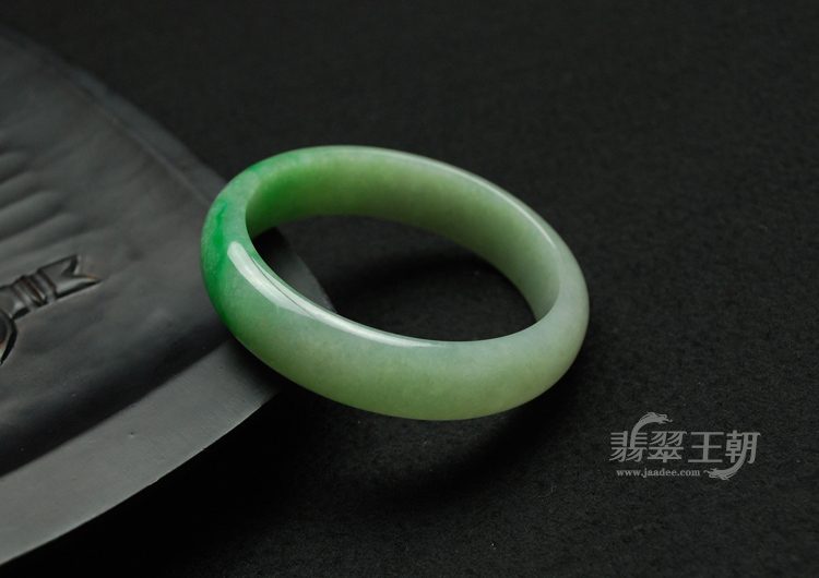 糯冰种飘翠缅甸翡翠手镯（57.3）