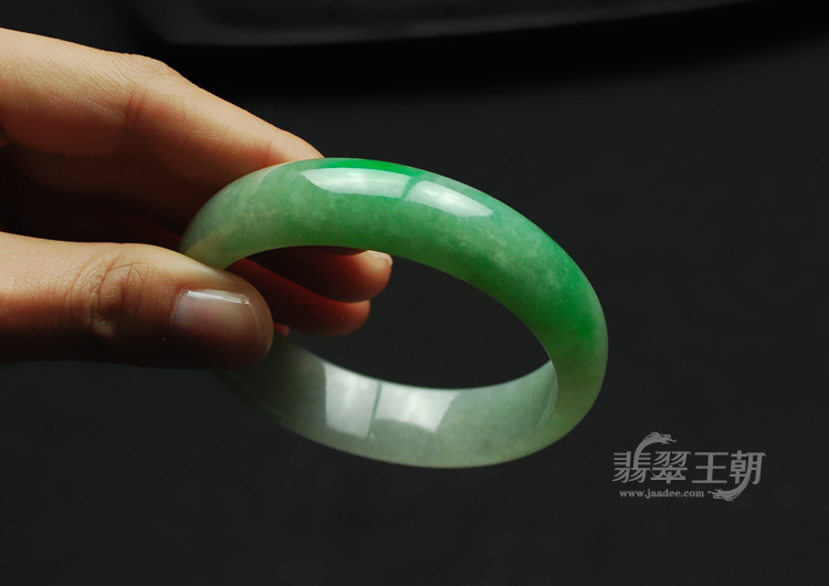 糯冰种飘翠缅甸翡翠手镯（57.3）