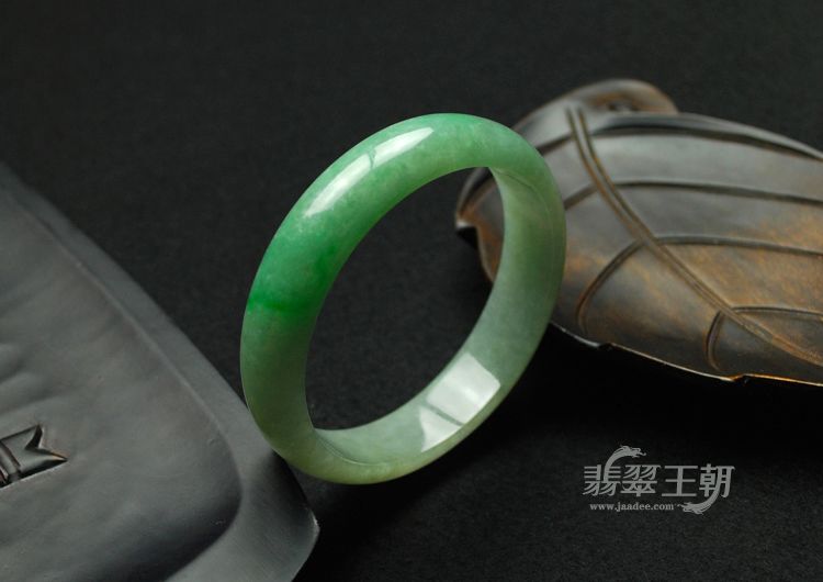糯冰种飘翠缅甸翡翠手镯（59.2）