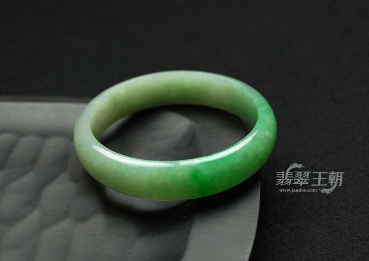 糯冰种飘翠缅甸翡翠手镯（59.2）