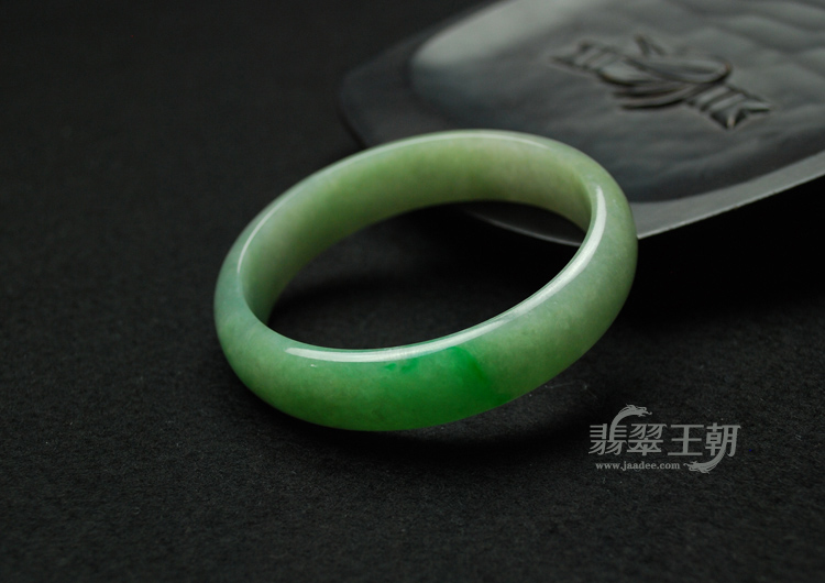 糯冰种飘翠缅甸翡翠手镯（59.2）