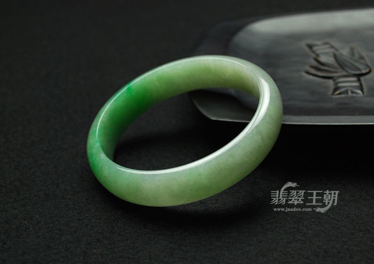 糯冰种飘翠缅甸翡翠手镯（59.2）