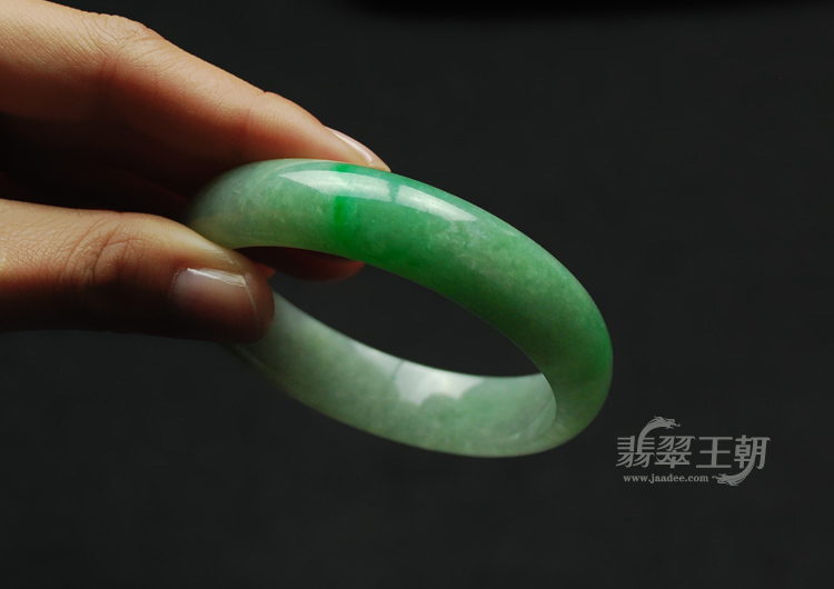 糯冰种飘翠缅甸翡翠手镯（59.2）