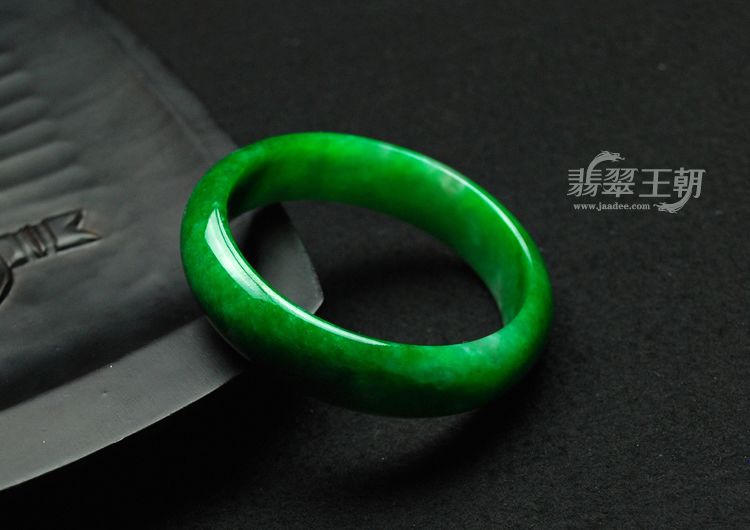 细糯种满绿缅甸翡翠手镯（55.3）