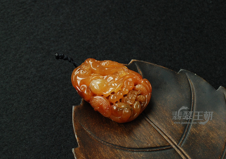 糯冰种黄翡缅甸翡翠“富贵花开”挂件
