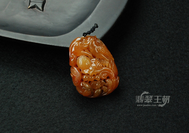 糯冰种黄翡缅甸翡翠“富贵花开”挂件