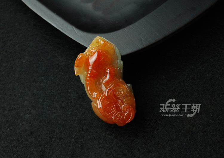 糯冰种红翡缅甸翡翠貔貅挂件