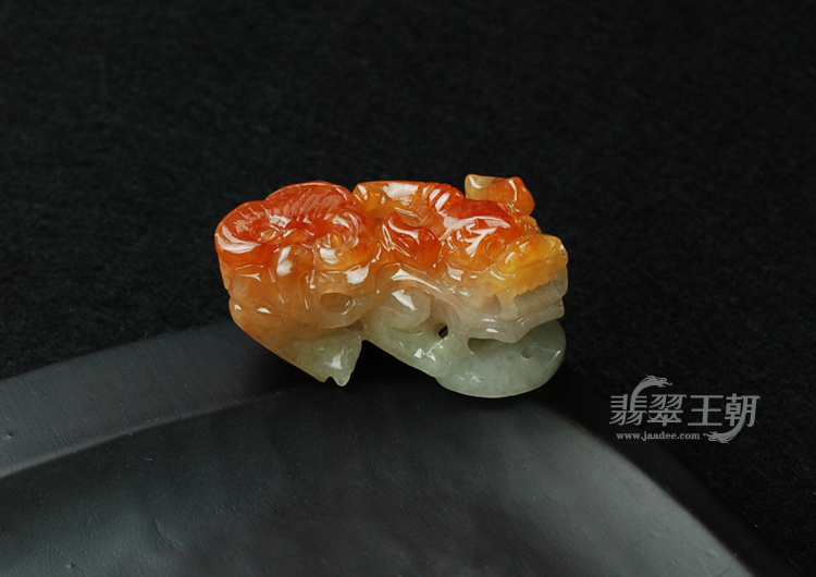 糯冰种红翡缅甸翡翠貔貅挂件