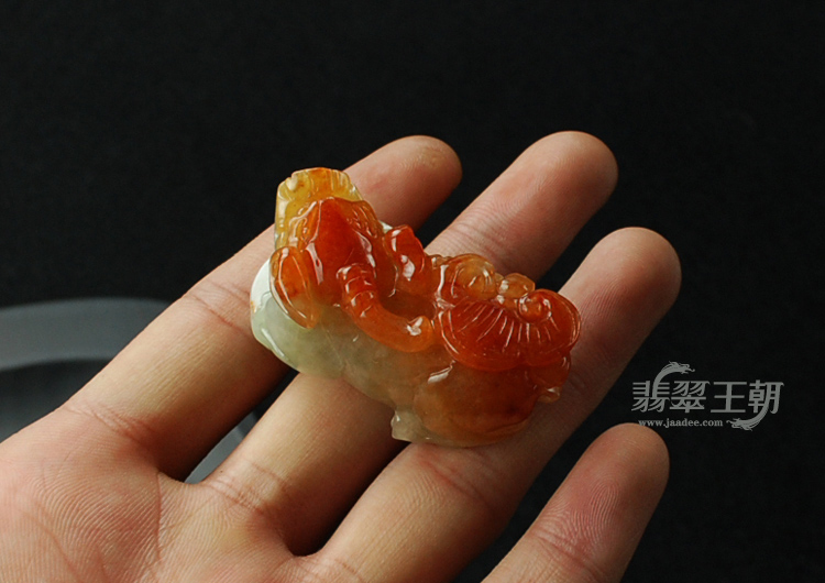 糯冰种红翡缅甸翡翠貔貅挂件