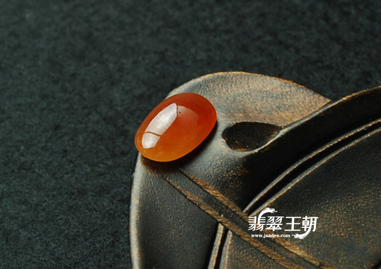 糯冰种红翡缅甸翡翠戒面