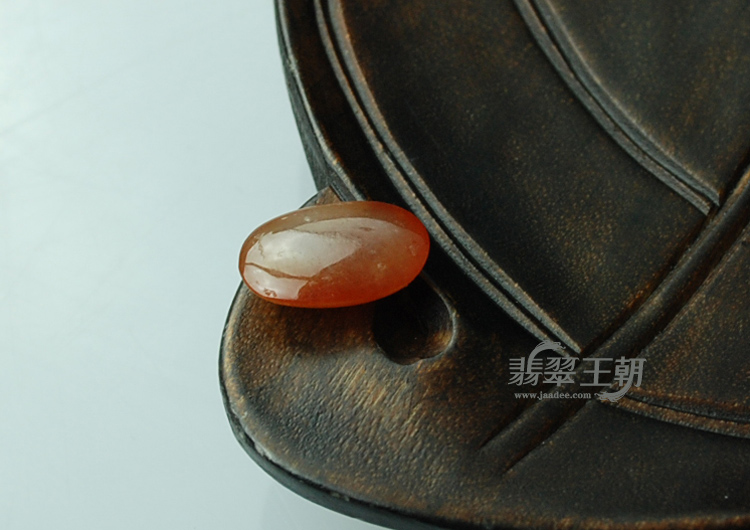 糯冰种红翡缅甸翡翠戒面