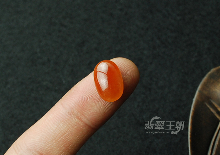 糯冰种红翡缅甸翡翠戒面