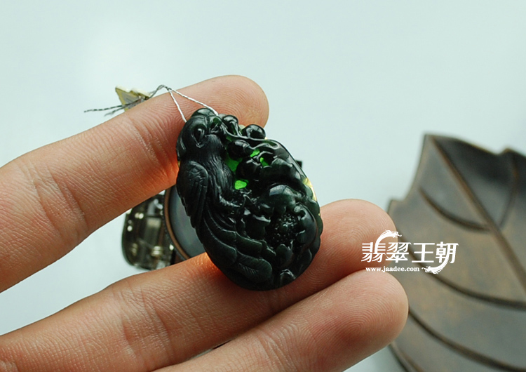 冰种墨翠缅甸翡翠鹦鹉挂件