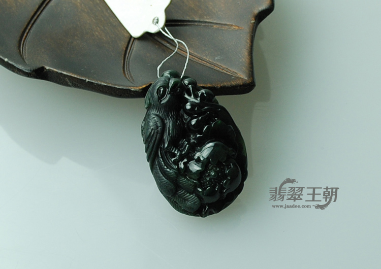 冰种墨翠缅甸翡翠鹦鹉挂件