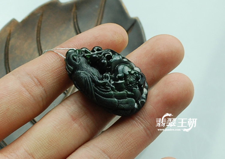 冰种墨翠缅甸翡翠鹦鹉挂件