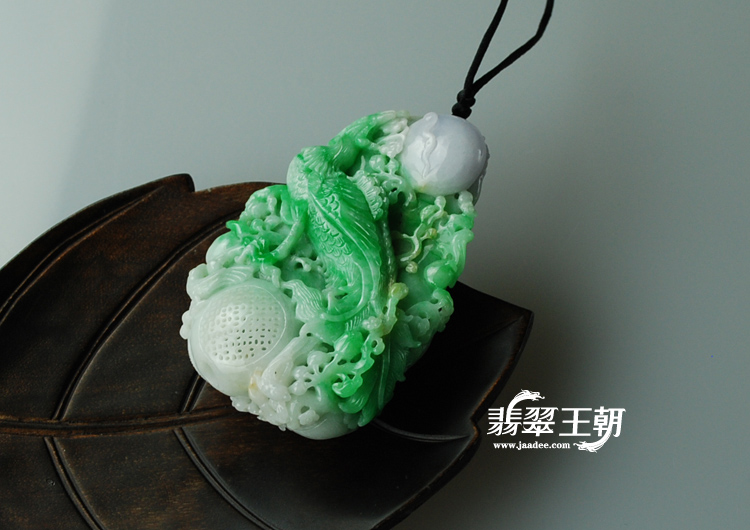 细糯种翠色缅甸翡翠“丹凤朝阳”挂件