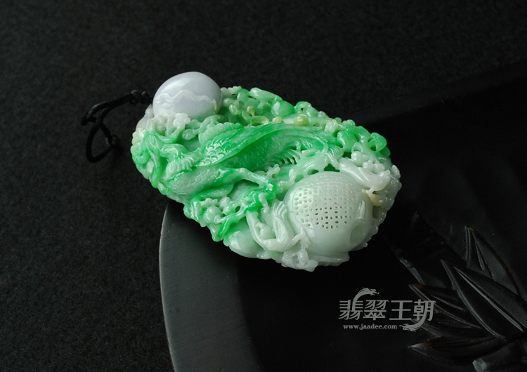 细糯种翠色缅甸翡翠“丹凤朝阳”挂件