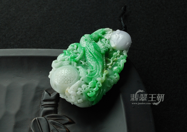 细糯种翠色缅甸翡翠“丹凤朝阳”挂件